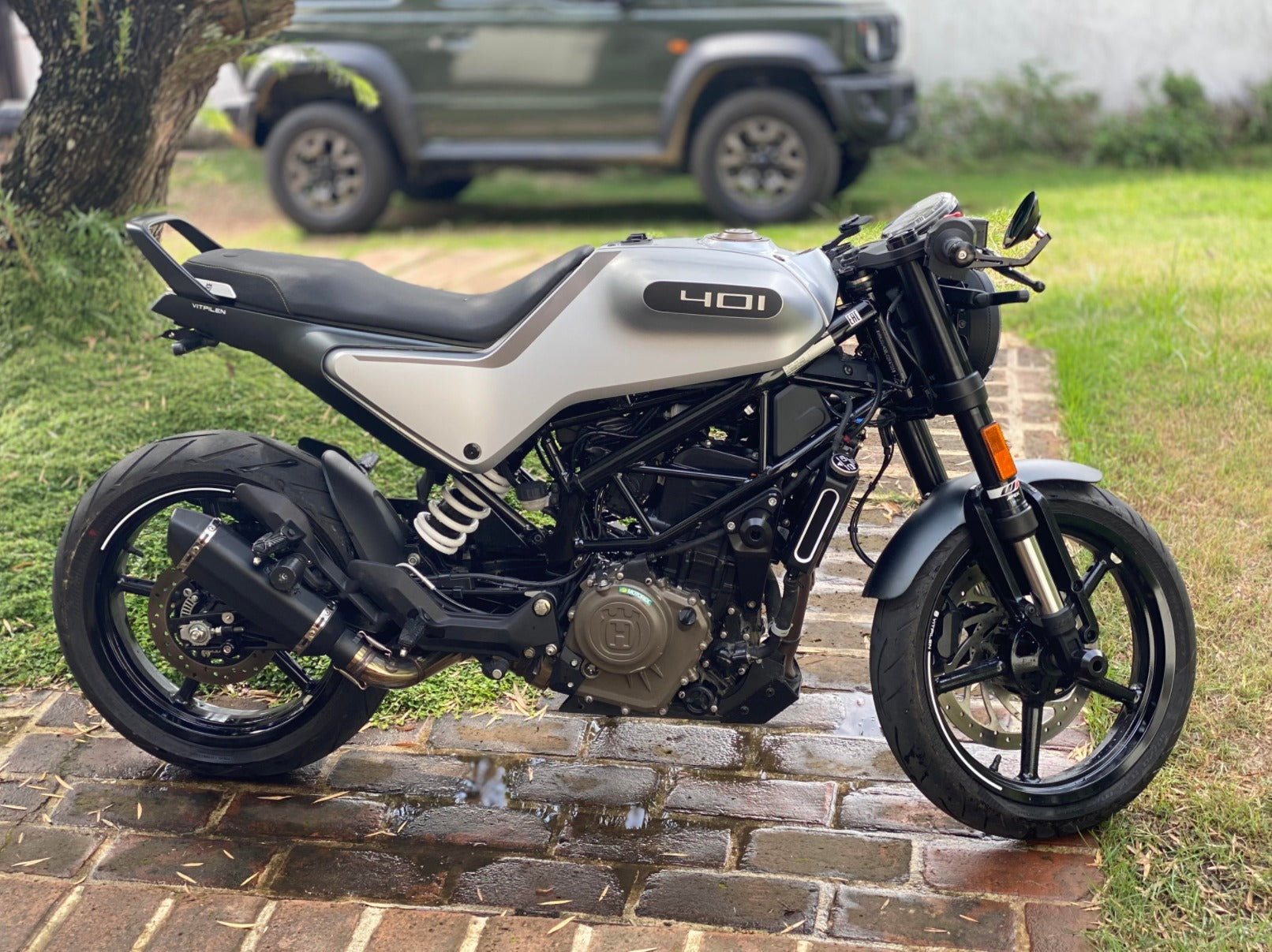 FENRIR Motorcycle bar end mirror in Husqvarna Vitpilen 401
