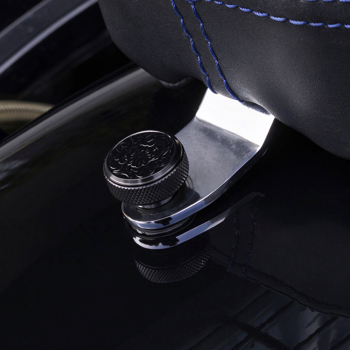 Fenrir Motorcycle Quick Release Seat Bolt Screw 304 Stainless Steel Black Finish Metal Engraving Acanthus Scrollwork Motif For 1997-now Sportster XG XL Dyna Softail Touring CVO