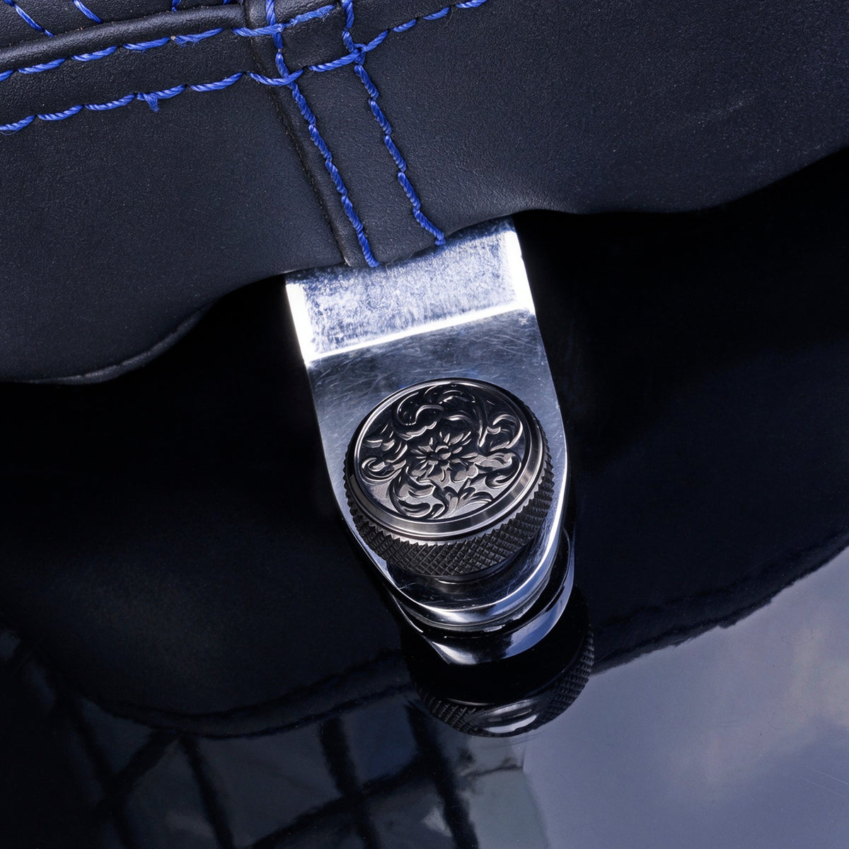 Fenrir Motorcycle Quick Release Seat Bolt Screw 304 Stainless Steel Black Finish Metal Engraving Acanthus Scrollwork Motif For 1997-now Sportster XG XL Dyna Softail Touring CVO