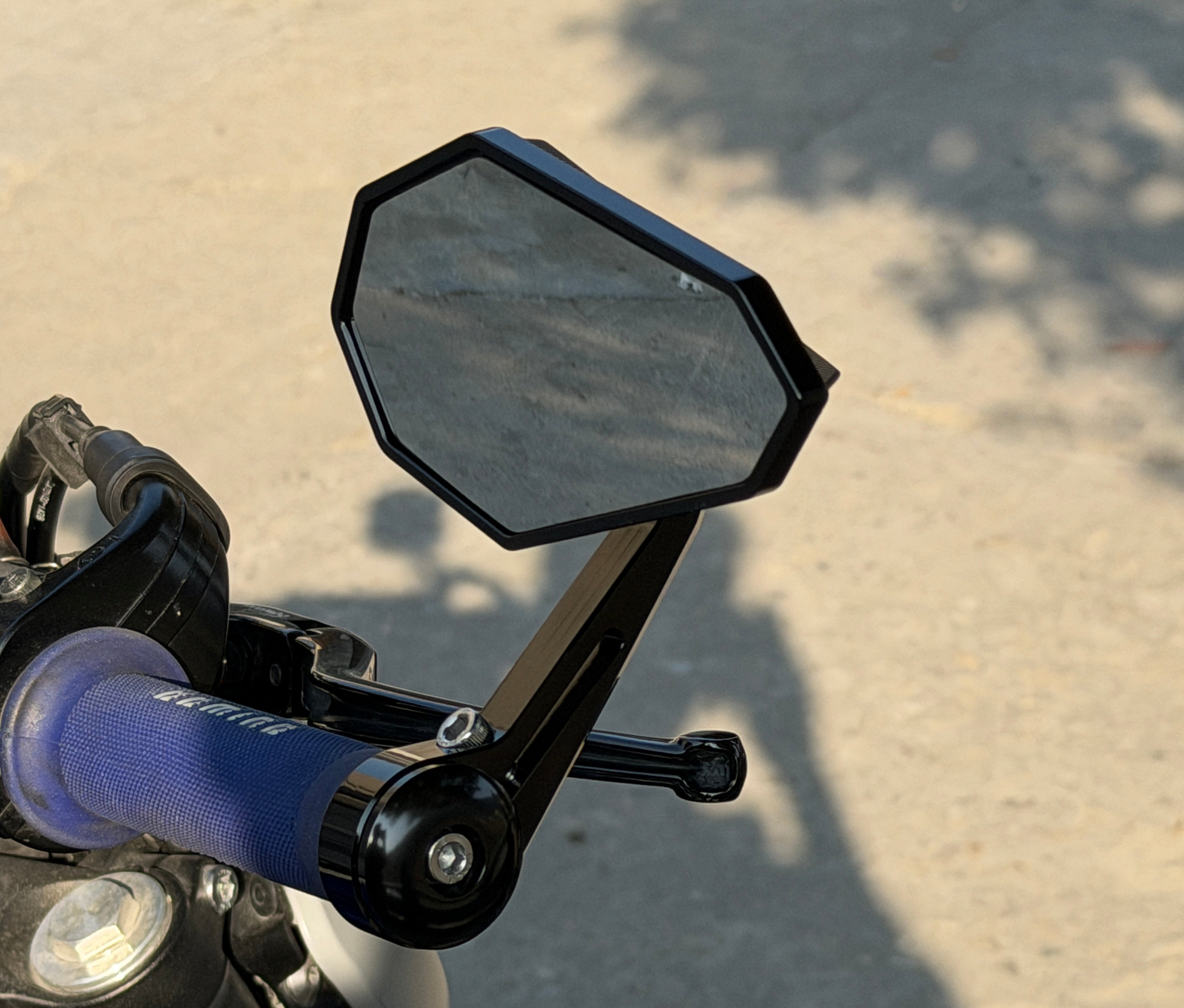 FENRIR CNC Aluminiumlegierung Cafe Racer Schwarzer Motorrad Lenkerendspiegel Seiten-Lenker Spiegel Universal Rückblick 801-0372